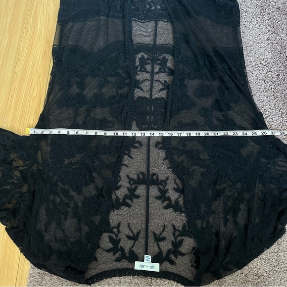 Black lace kimono - Picture 6 of 6